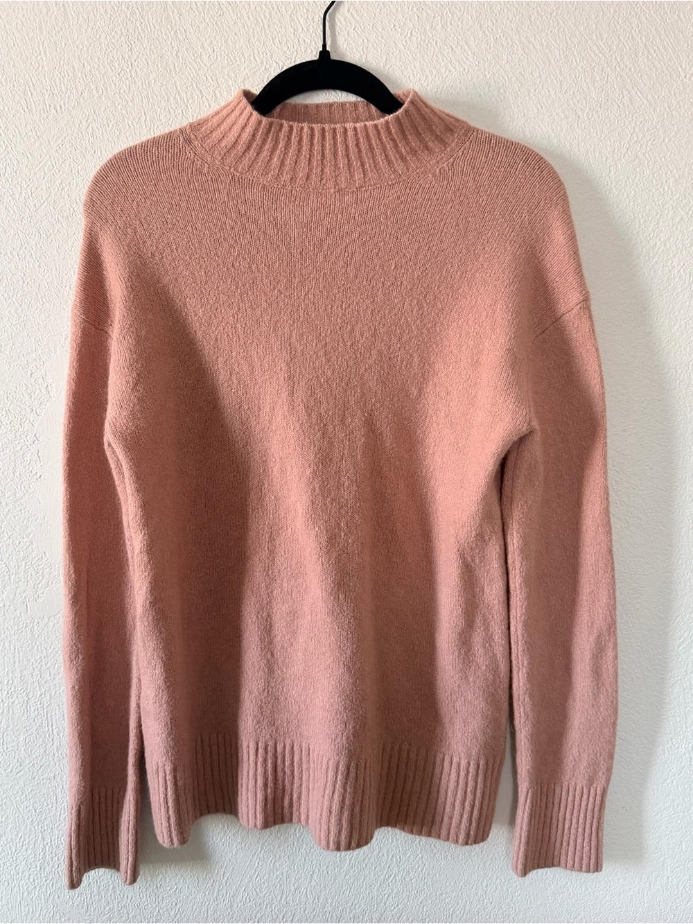 Everlane Ribbed Mock Neck Sweater in Dusty Rose
